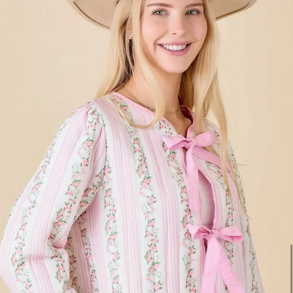 944. NEW The Bow Roses Quilted Jacket - Picture 4 of 4